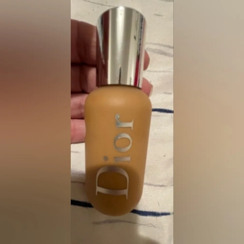 Christian Dior Backstage Face & Body Foundation In 4wo.